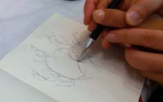 Martin Kiessling lehrt Gaby zeichnen